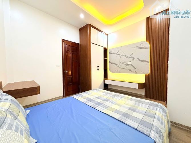 TRUNG TÂM CẦU GIẤY – NHÀ ĐẸP DÂN XÂY – 40M² • 5 TẦNG • GẦN PHỐ – GẦN Ô TÔ