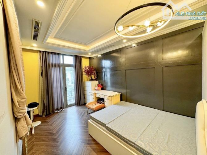 Lô góc Trần Quang Diệu 7T thang máy bề thế, dân xây đẹp, gara, gần phố, sổ đẹp 66m2