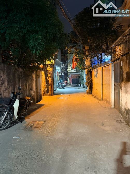 Nhỉnh 245tr/m CHDV 121 Kim Ngưu, HBT 51m2 x 5T thang máy, 9p kk,2 thoáng, ngõ 3m. LH 0976