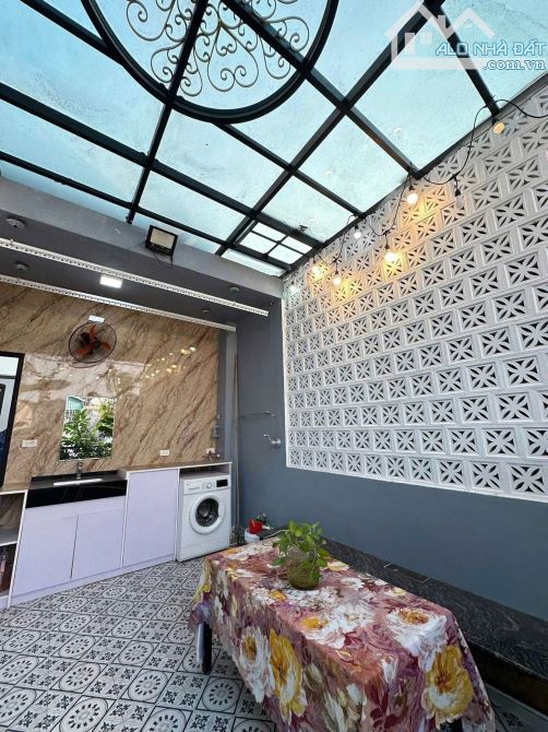 Siêu Phẩm Lõi Quận HBT Ngõ Hồng Mai 40m 9,5ty 4T MT4 Nhà Mới Tinh Ở Cực Sướng