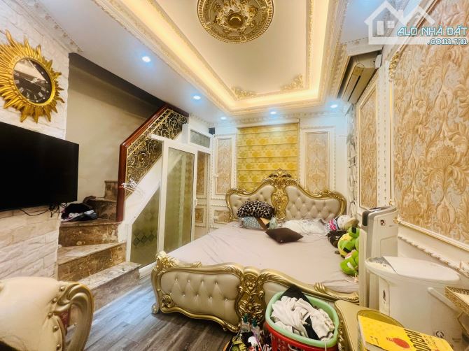 Bán nhà Cát Linh 22m2 nhà đẹp vị trí đẹp ngõ 3 gác cách phố 50m 5.25 tỷ