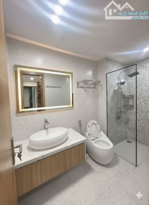 NHÀ ĐẸP NGUYỄN LƯƠNG BẰNG - SÁT VƯỜN HOA 1/6 - 48M2 - 5 TẦNG - NỘI THẤT LONG LANH