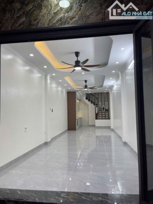 Nhỉnh 8 tỷ 6 tầng thang máy ô tô đỗ gần