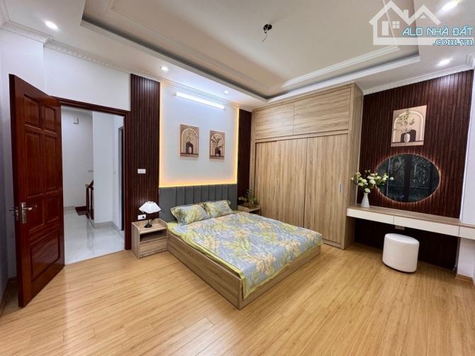 Đẳng Cấp là đây! Kim Ngưu 36m2 - Ô tô đỗ cổng - mặt tiền 7.7m thoáng sáng - 8.9 tỷ( có TL)