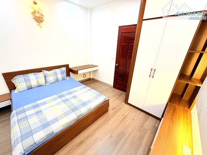 TRUNG TÂM CẦU GIẤY – NHÀ ĐẸP DÂN XÂY – 40M² • 5 TẦNG • GẦN PHỐ – GẦN Ô TÔ