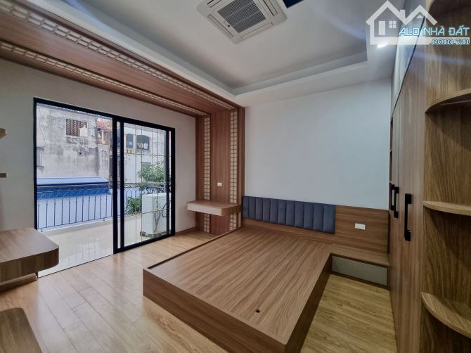 SIÊU PHẨM PHÂN LÔ TRẦN QUỐC HOÀN – 65M² • 6 TẦNG • THANG MÁY KÍNH • NHÀ MỚI NỘI THẤ