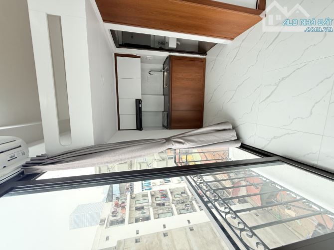 Bán toà CCMN Nguyễn Trãi 70m x 7T thang máy MT 9m, 50m ra phố, 18PN KK dòng tiền 800tr/năm