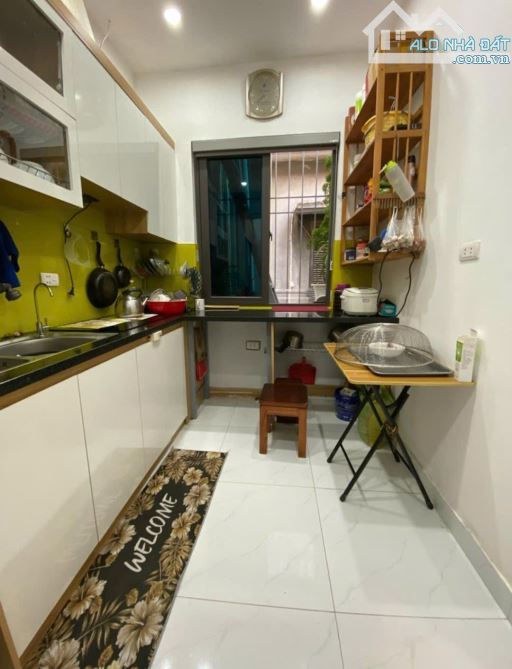 Tập thể 126 Kim Ngưu 98m 3 ngủ, 2 vệ sinh, ô tô , tặng nội thất