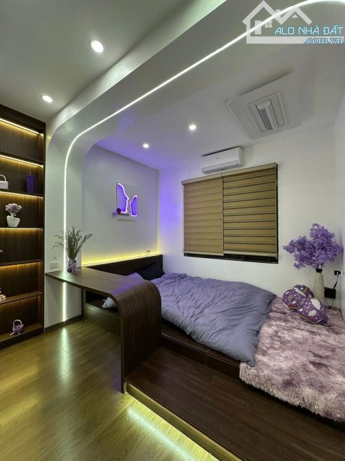 Siêu Phẩm Lõi Quận HBT Ngõ Hồng Mai 40m 9,5ty 4T MT4 Nhà Mới Tinh Ở Cực Sướng