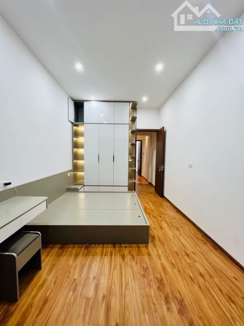 BÁN NHÀ HOÀNG LIỆT PHÂN LÔ VỈA HÈ Ô TÔ ĐỖ CỬA 45M 4TẦNG Ở NGAY