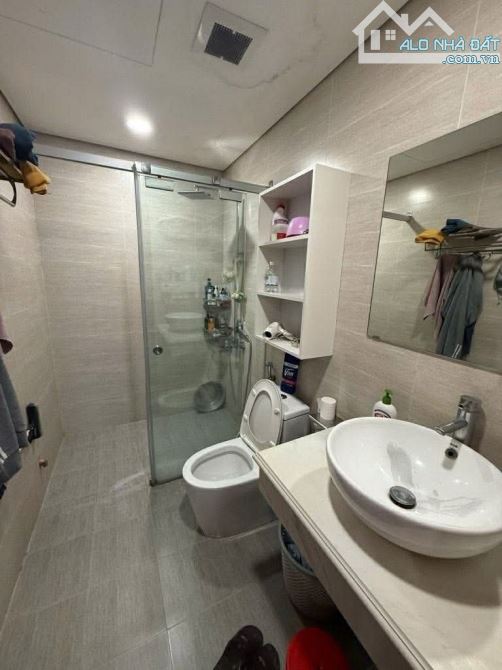 Bán nhà Xuân La, 38m x 5 tầng, dân xây, lô góc, tặng nội thất, giá chỉ 9 tỷ