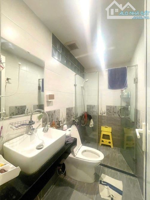 Bán nhà phân lô phố Lạc Trung, DT 70m, 5 tầng, MT 4.5m, giá 24.8 tỷ, ngõ oto tránh.