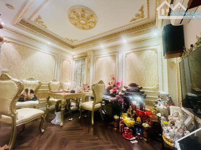 Bán nhà Cát Linh 22m2 nhà đẹp vị trí đẹp ngõ 3 gác cách phố 50m 5.25 tỷ