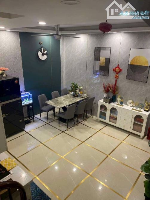 Phố Thái Thịnh 42m x 5t – Nhà đẹp lô góc thoáng sáng