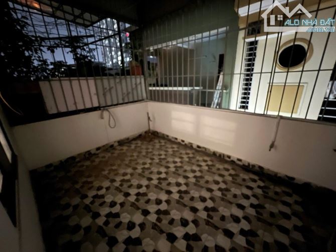 LÔ GÓC PHỐ 8/3 40m 7,7 TỶ 5 TẦNG MT 5m NHÀ ĐẸP Ở NGAY NGÕ TO GẦN PHỐ KD NHỎ CÓ TL