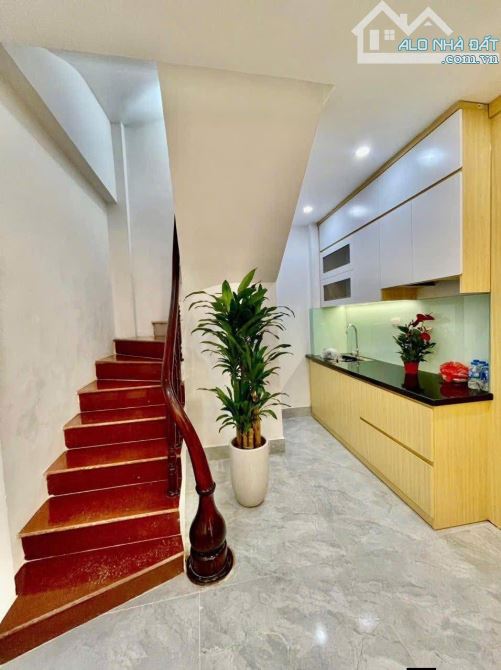 Nhà Đẹp Gần Đường Ô TÔ, Tôn Thất Tùng, Đống Đa 23/29m, 4 tầng, giá 7.68 tỷ.