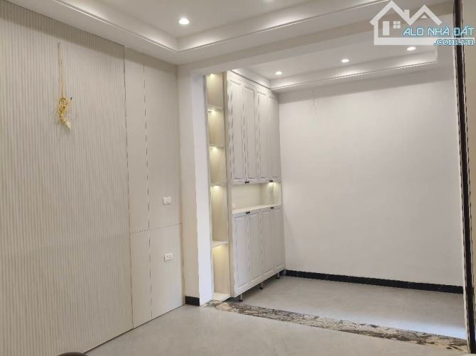 BÁN NHÀ ĐÔNG THIÊN VĨNH HƯNG 38m2 - GẦN PHỐ -NGÕ RỘNG -5 TẦNG -7 PHÒNG NGỦ - NỘI THẤT XỊN