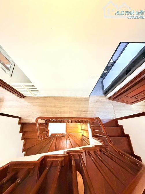 TRUNG TÂM CẦU GIẤY – NHÀ ĐẸP DÂN XÂY – 40M² • 5 TẦNG • GẦN PHỐ – GẦN Ô TÔ