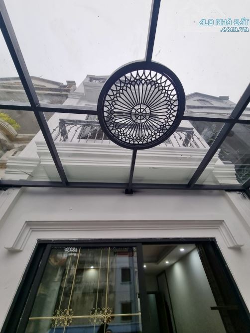 SIÊU PHẨM PHÂN LÔ TRẦN QUỐC HOÀN – 65M² • 6 TẦNG • THANG MÁY KÍNH • NHÀ MỚI NỘI THẤ