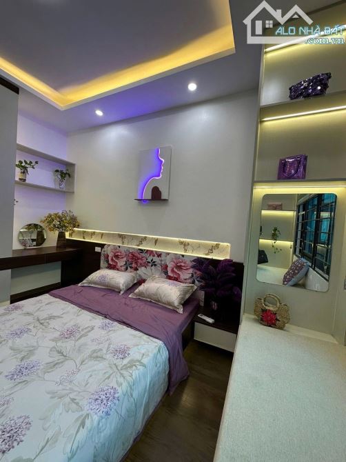 Siêu Phẩm Lõi Quận HBT Ngõ Hồng Mai 40m 9,5ty 4T MT4 Nhà Mới Tinh Ở Cực Sướng