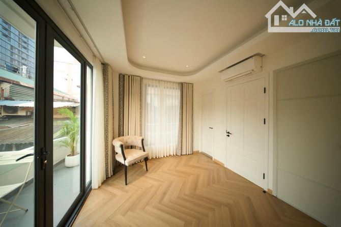 SIÊU PHẨM NHÀ XÂY MỚI- THANG MÁY- 5 TẦNG LÔ GÓC 3 THOÁNG - FULL NỘI THẤT-TRUNG TÂM