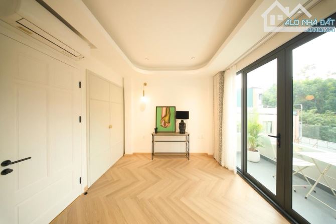 SIÊU PHẨM NHÀ XÂY MỚI- THANG MÁY- 5 TẦNG LÔ GÓC 3 THOÁNG - FULL NỘI THẤT-TRUNG TÂM