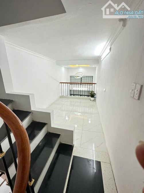 Ngõ Nông Thông Thoáng Kd Lô góc 24m 4 tầng Bạch Mai - Hai Bà Trưng chỉ 5.3 tỷ