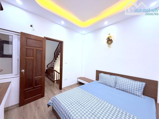 Bán nhà mặt ngõ 20 Hồ Tùng Mậu, diện tích 40m 5tầng 4mt, đầy đủ nội thất, giá nhỉnh 10tỷ