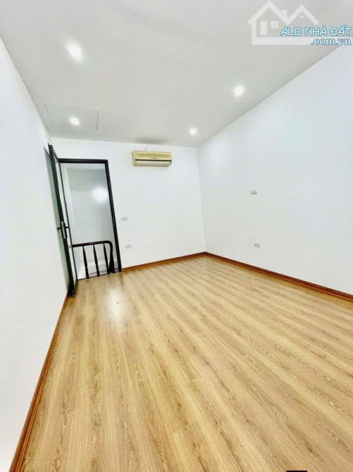 Nhà Đẹp Gần Đường Ô TÔ, Tôn Thất Tùng, Đống Đa 23/29m, 4 tầng, giá 7.68 tỷ.