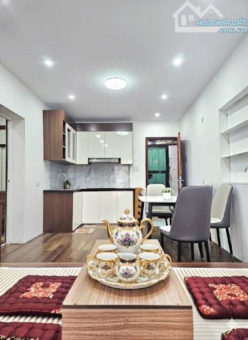 Bán nhà tập thể tầng 3 phố 8-3 trung tâm quận Hai Bà Trưng,sử dụng 50m 2 ngủ TT Hai bà