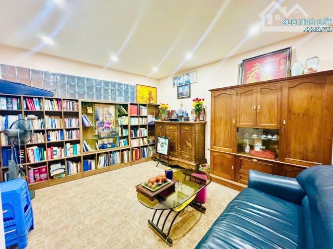 CẦU_GIẤY 88M, PHÂN LÔ QUÂN ĐỘI, 7 CHỖ ĐỖ CỬA, VÀI BƯỚC RA Ô TÔ TRÁNH, GẦN PHỐ 21 TỶ