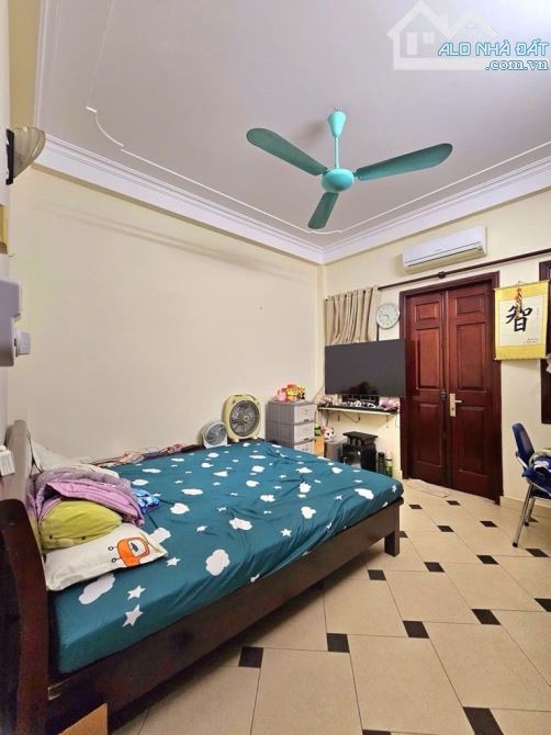 Bán căn nhà phố xã đàn ô tô đỗ cửa ra mặt phố 10m