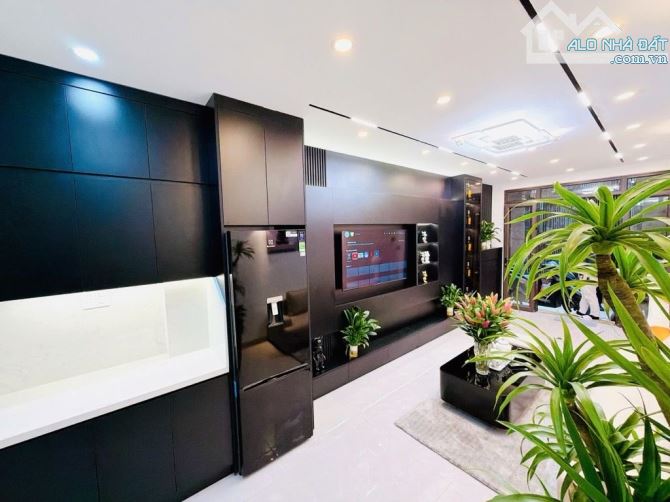 NHÀ ĐẸP XÂY MỚI NGÕ QUỲNH – GIÁ HƠN 8 TY.33m2,5 tầng trước nhà ngõ gần 3m thoáng sáng