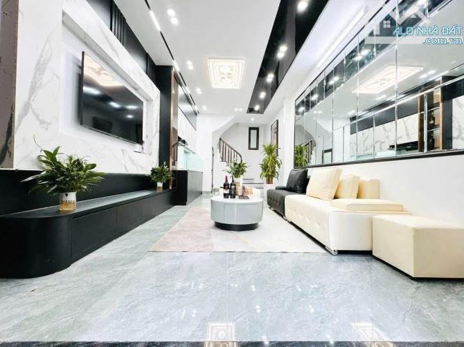 Bán nhà đường Võ Chí Công, Cầu Giấy: dt 35m 5tầng, giá 8.05 tỷ, có thương lượng TRUNG