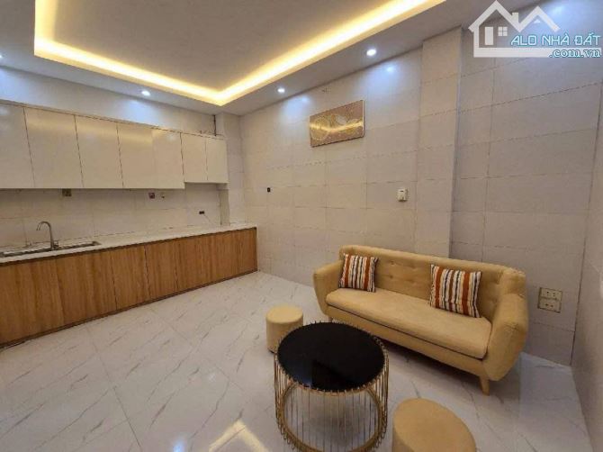 Bán nhà Hào Nam, Đống Đa: dt 35m, 4 tầng, giá 7.9 Tỷ, có thương lượng