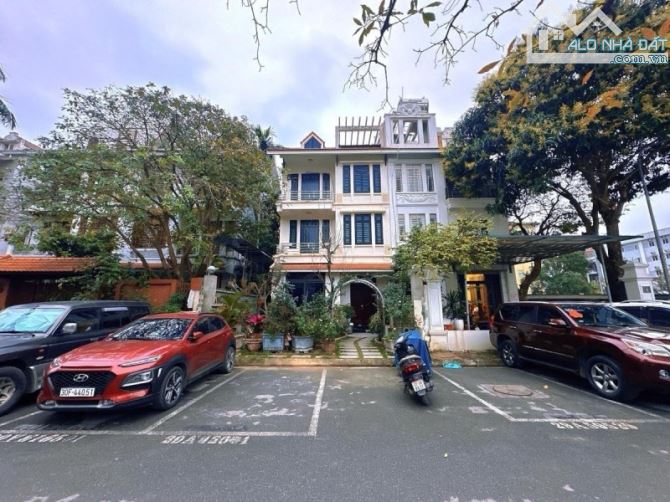 Vĩnh Phúc – Ba Đình – Ô TÔ Tránh – 143 M2 – 4 T – MT 8.2 M – Giá 44.8 Tỷ.