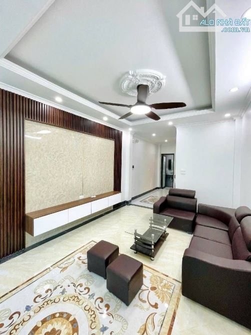 Nhà mới Tân Mai, Hoàng Mai, gần phố, 6 tầng, thang máy. DT: 42m2, gi.á: 12,75 tỷ.