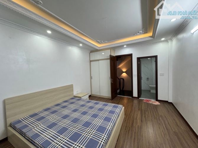 BÁN NHÀ PHƯỜNG YÊN SỞ 5 TẦNG NGAY KHU GAMURA GIÁ CHỈ 6,3 TỶ CỰC HIẾM , NGÕ THÔNG