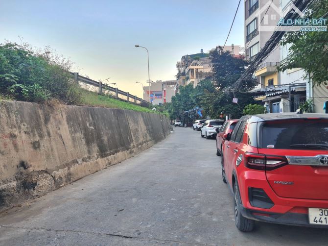 Bán 96m2 đất An Dương Vương, Phú Thượng, ngõ thông ô tô. Giá 19.2 tỷ