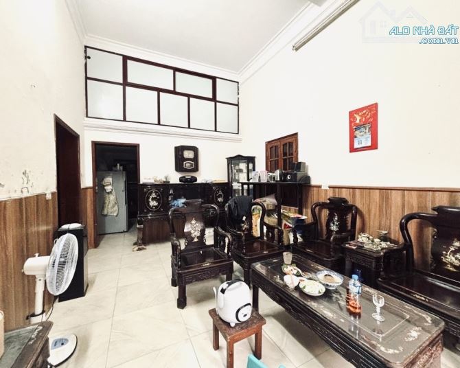 F361 An Dương, trung tâm quân Tây Hồ, khu vực đang rất phát triển, trước nhà oto tránh.