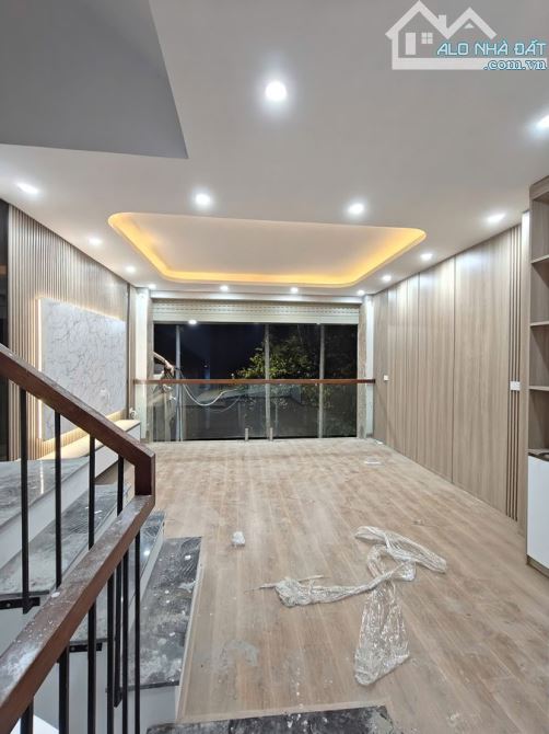 Cần bán nhà 7 tầng thang máy – ngõ ô tô – an dương vương, full đồ đẹp