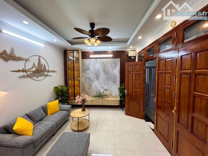 HOT NHẤT TAM TRINH! LÔ GÓC ĐỈNH CAO - MẶT TIỀN 8.2M - 5 TẦNG MỚI - CHỈ 6.6 TỶ