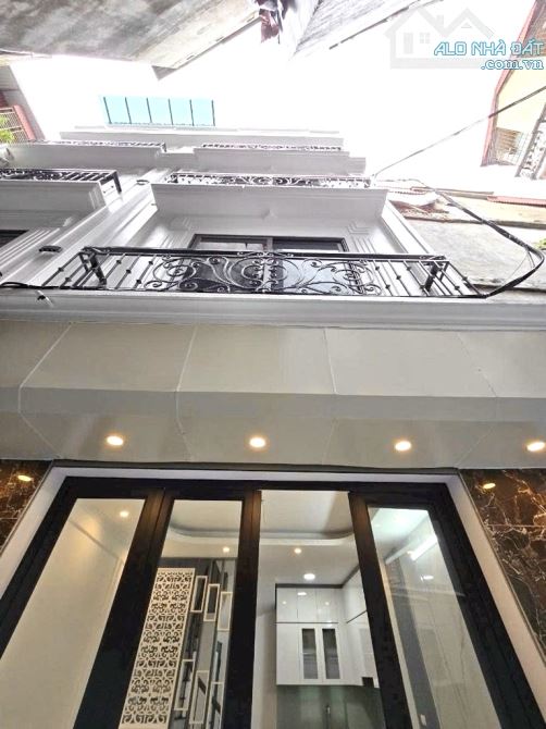 TÔN ĐỨC THẮNG – nhà mới – mặt tiền rộng – có sân để xe – 9,9 tỷ