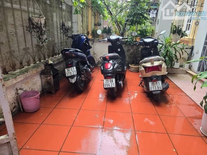 Bán nhà 4 tầng Phố Kim Mã - Giang Văn Minh. DT 120m2 x MT 6M. Giá 24.8 tỷ