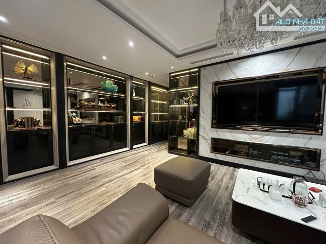 20 TỶ - 7 TẦNG THANG MÁY XÂY MỚI - Ô TÔ - BÁN NHÀ GIẢNG VÕ VIN GALLERY - 45M2 -5M MẶT TIỀN