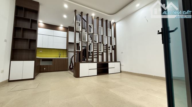 Bán nhà Linh Đàm, Hoàng Mai 35m2, nhỉnh 8 tỷ, 5 tầng, mt: 5m, sổ vuông