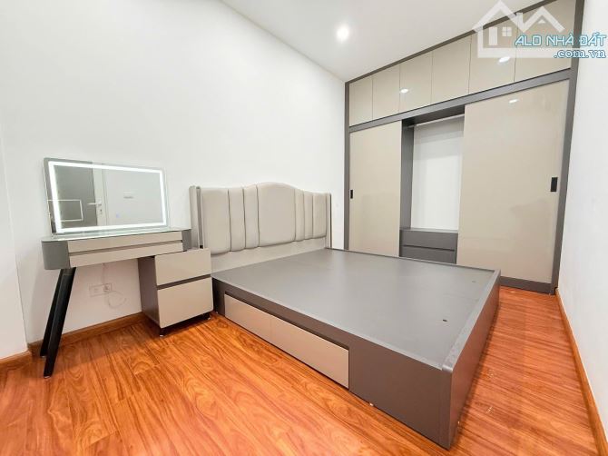 Nhà Đẹp Gần Ô TÔ, Hồng Hà, Hoàn Kiếm 40m, 4 tầng, mt 4.7m, giá 12.4 tỷ.