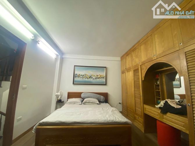 HOÀNG HOA THÁM 7,5 TỶ 30m 5 TẦNG Ở NGAY GẦN PHỐ