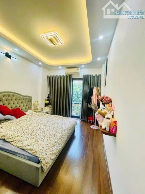 XUÂN THUỶ – nhà thang máy 6 tầng – ngõ gần ô tô – ở cực tiện – nhỉnh 12 tỷ