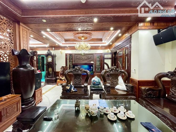 BÁN BIỆT THỰ KĐT TÂY NAM LINH ĐÀM - HOÀNG MAI - VỈA HÈ - GARA - 200M X 3.5 TẦNG - MT 10M